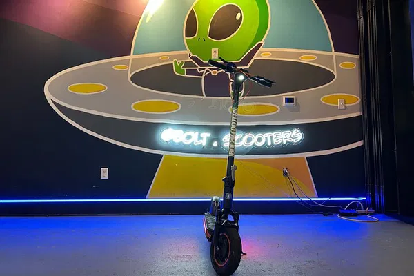 Houston on Wheels: Explore Downtown with Max Pro E-Scooters!