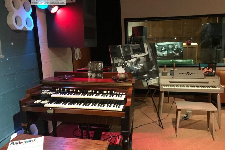 Rock History Unveiled: Muscle Shoals Sound Studio Tour