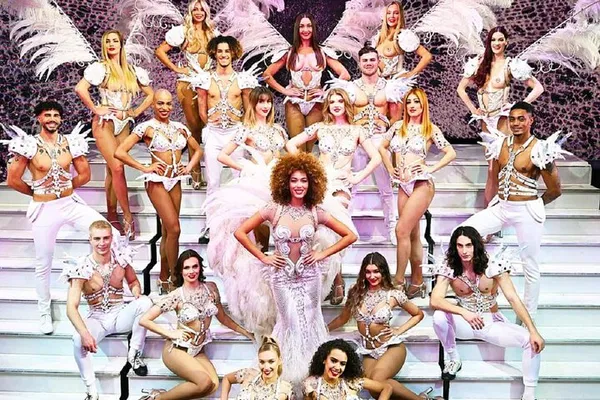 Paris Paradis Latin: Glamorous Cabaret & Gourmet Dining Experience!