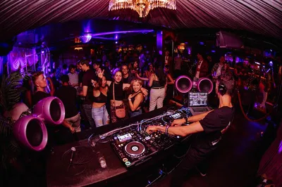 SF Pub Crawl: VIP Clubbing, Free Shots & No Lines!