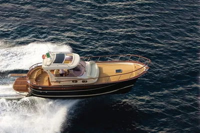 Luxury Capri & Positano Boat Tour: Unforgettable Elegance at Sea