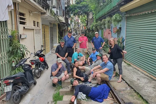 Hanoi's Top Spots: Small Group Tour with Train Street