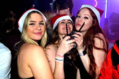 Barcelona Christmas Cheer: Epic Festive Pub Crawl!