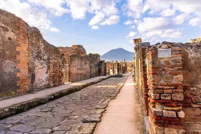 Pompeii & Naples Tour: Skip-the-Line & Guided Visit