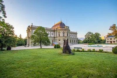 Unveiling Geneva's Secrets: A Local Expert's Private Historical Tour