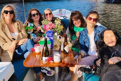 Amsterdam Canal Tour: Portuguese Guided Experience