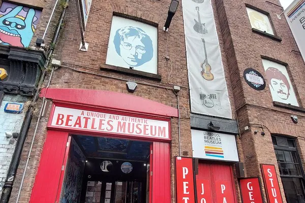 Liverpool: Beatles Walking Tour - Fab Four's Roots