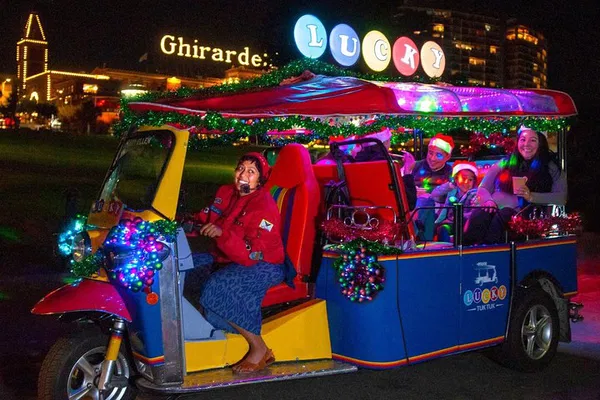 Enchanting San Francisco Holiday Tuk Tuk Tour: A Festive Ride Through the City