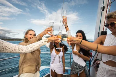 Waikiki Sunset Cruise: Live Music & Island Cocktails