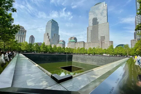 9/11 Memorial & Ground Zero Tour + Museum Option
