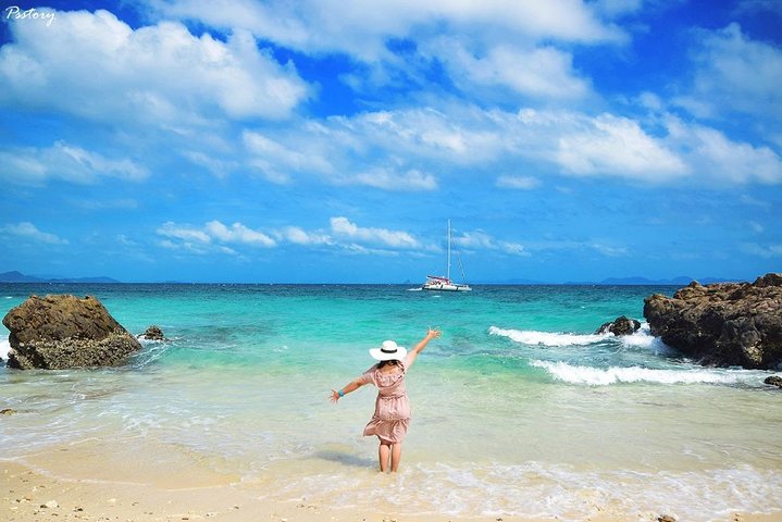 Phuket's Aquatic Adventure: Raya, Coral & Maiton Islands Speedboat Tour