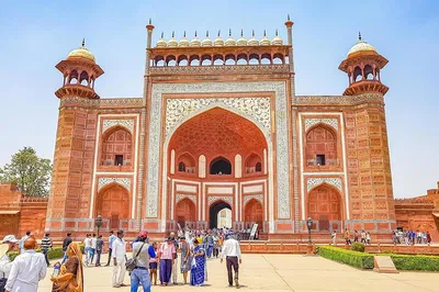 Discover Agra: A Luxurious Day Trip to the Taj Mahal from Delhi