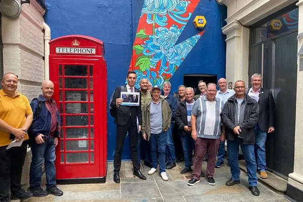 Rock 'n' Roll Black Cab Tour: London's Music Legends Await!