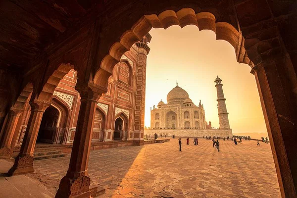 Unveiling Agra: A Private Day Trip to the Taj Mahal from Bangalore