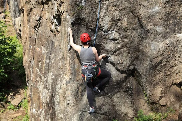 Seattle Outdoor Rock Climbing: Conquer Cliffs, Master Skills!