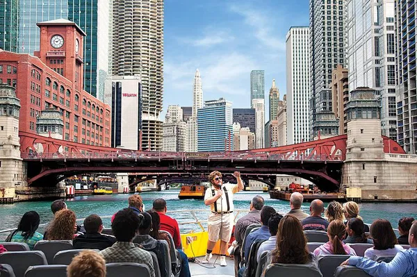 Chicago's Architectural Marvels: A Thrilling River & Lake Speedboat Adventure!