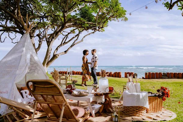 Oahu's Luxurious Beachside Escape: A Private Picnic Paradise