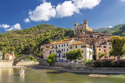 Nice to Italian Riviera: Market & Medieval Village Day Trip