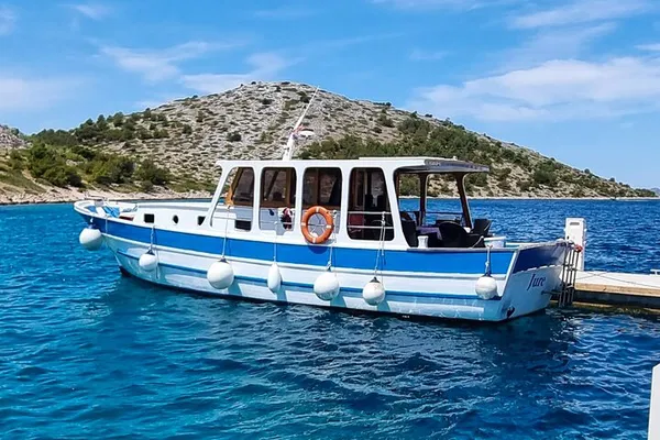 Discover Dalmatian Delights: Private Island Tour with Local Cuisine