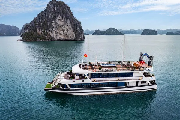 Ha Long Bay Luxury Day Trip: Hanoi's Premier Cruise Experience
