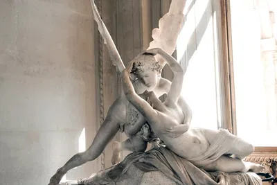 Exclusive Louvre & Tuileries Stroll: Private Paris Immersion