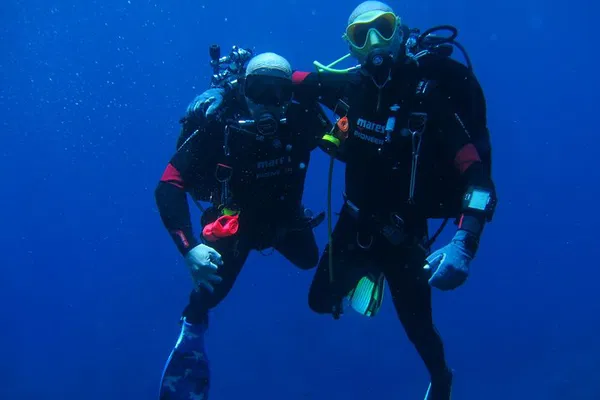 Unlock Underwater Wonders: Your Basic Scuba Diver Adventure Awaits!