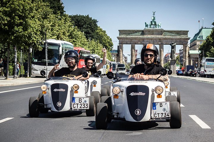Berlin Hotrod Tour: Unleash Your Inner Driver!