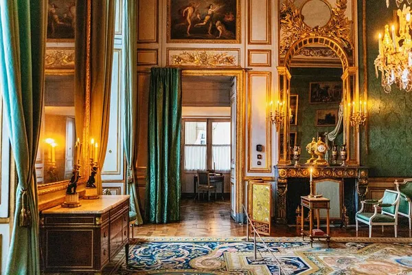 Paris Hôtel de la Marine: Dive into French History with Audio!