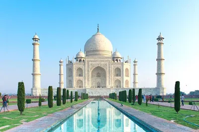 Unveiling Agra's Majesty: A Luxurious Taj Mahal Day Trip from Delhi