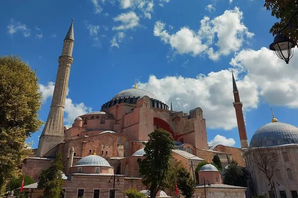 Istanbul Highlights Tour: Blue Mosque, Hagia Sophia & Topkapi