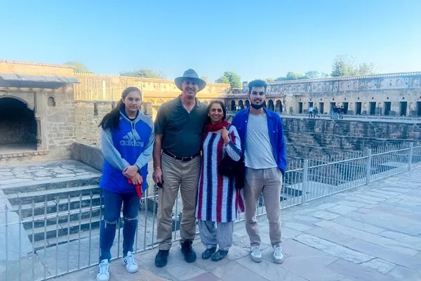 Unforgettable Agra-Jaipur Journey: Private Transfer with Historical Detours