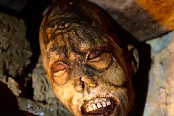 Edinburgh Ghost Tour: Underground Vaults & Graveyard