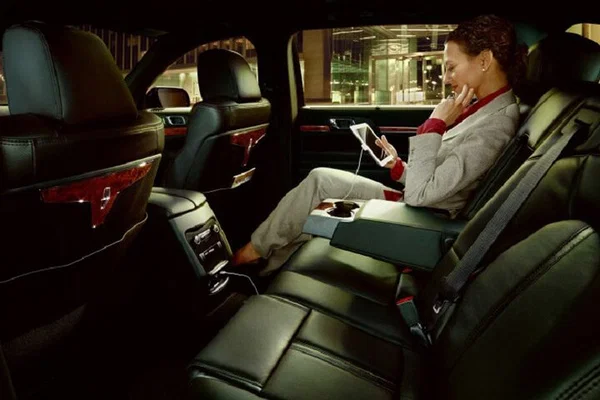 Stress-Free NOLA Arrival: Private Luxury Airport Transfers