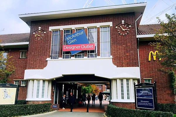 Roermond Outlet: Shop 'Til You Drop - Discount Included!