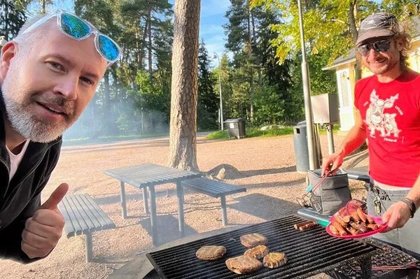 Helsinki's Hidden Gems: An E-Bike Adventure with Sauna & BBQ!