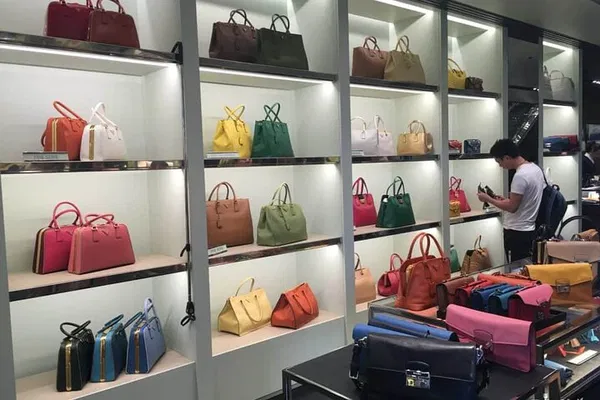 Florence: Private Gucci & Designer Outlet Shopping Tour