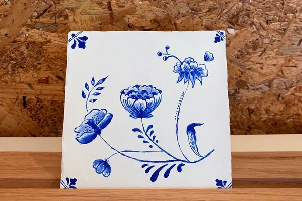 Amsterdam: Craft Your Own Delft Blue Souvenir!
