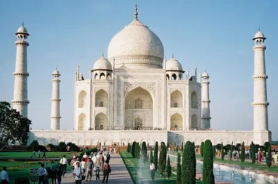 Taj Mahal: A Whirlwind Rail Adventure from Delhi