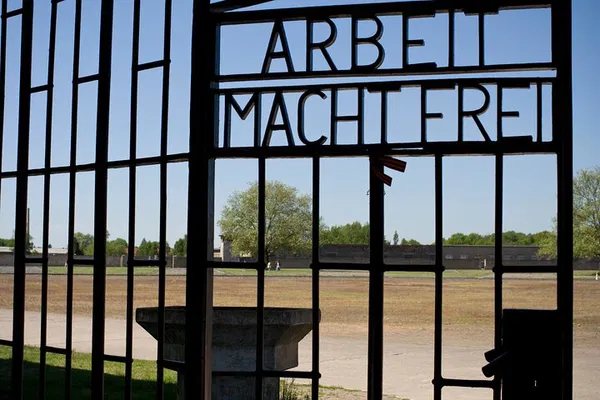 Sachsenhausen Tour from Berlin: English Guided Bus Trip