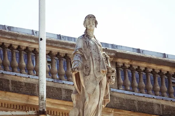 Bordeaux History: Private Guided Walking Tour