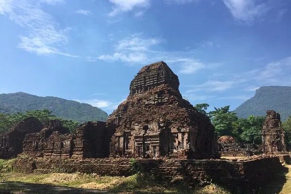 Explore Ancient Ruins & Craft Lanterns: A Hoi An Cultural Adventure