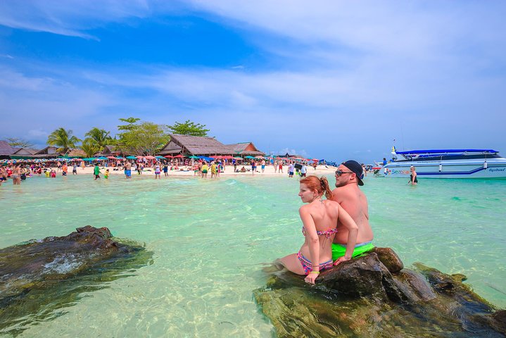 Phi Phi Islands Speedboat Adventure: Unveiling Thailand's Paradise