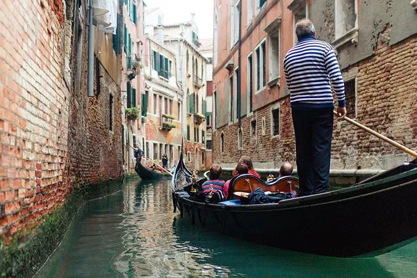 Venice Tour: See Rialto, St. Mark's & Gondola Ride