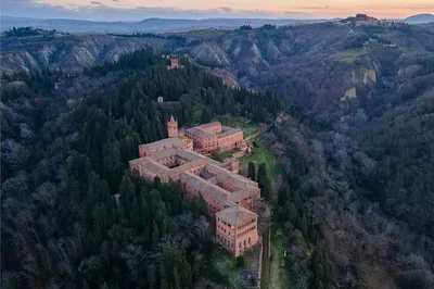 Tuscany Abbey Tour: Skip-the-Line, Wine & Food Tasting