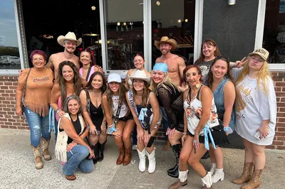 Broadway Boyfriends Bar Crawl: Nashville's Ultimate Cocktail Cowboy Experience!