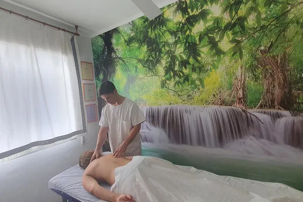 Seville's Serene Escape: Revitalize with a Private Chiromassage Session