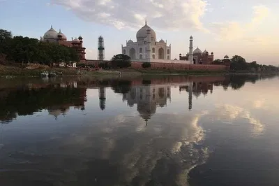Enchanting Taj Mahal: A Luxurious Delhi, Agra & Fatehpur Sikri Overnight Escape
