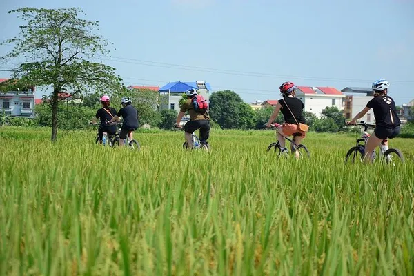 Hanoi Bike Adventure: City & Countryside Immersion!