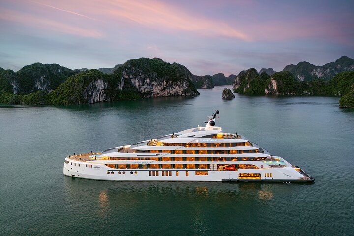 Ha Long Bay Legacy: 3-Day Cruise with Kayaking