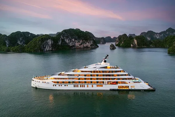 Ha Long Bay Legacy: 3-Day Cruise with Kayaking